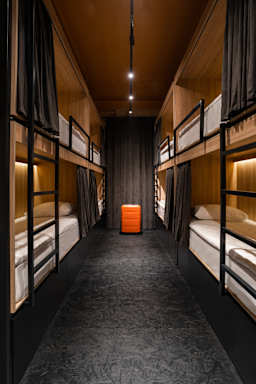 Globe Runner Rooms &